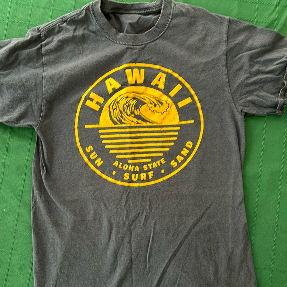 Youth L/XL Hawaii t-shirt “Aloha State. Sun. Surf.Sand.”